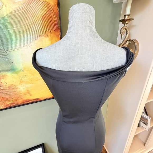 Elegant off shoulder black formal dress black tie event dress - Picture 4 of 6